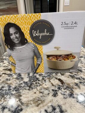 Ayesha Curry Covered Round Casserole - Cream